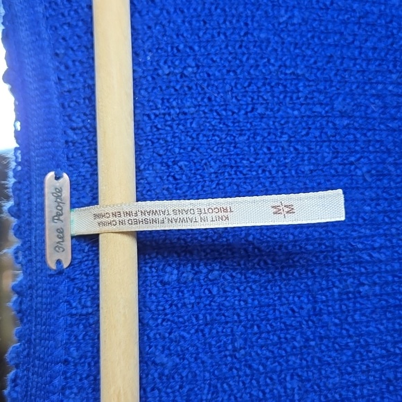 Free People Popcorn Oversized Cropped V-Neck Pullover Sweater NWOT - Picture 10 of 13